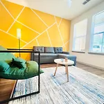 Entire Apartment King Bed, Pets Welcome, 15 Min To Parks, Resort-Style Amenities