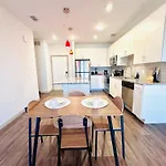 Entire Apartment King Bed, Pets Welcome, 15 Min To Parks, Resort-Style Amenities