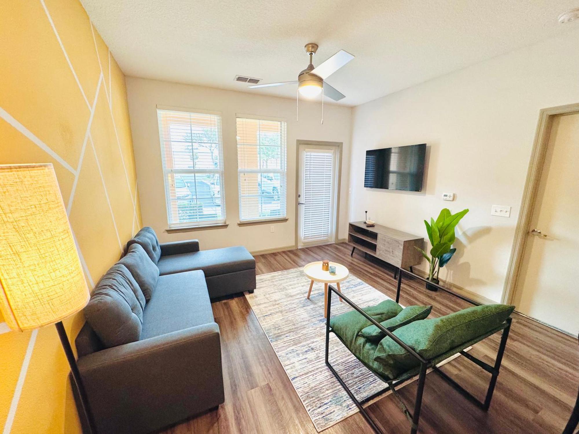 Entire King Bed, Pets Welcome, 15 Min To Parks, Resort-style Amenities * Kissimmee