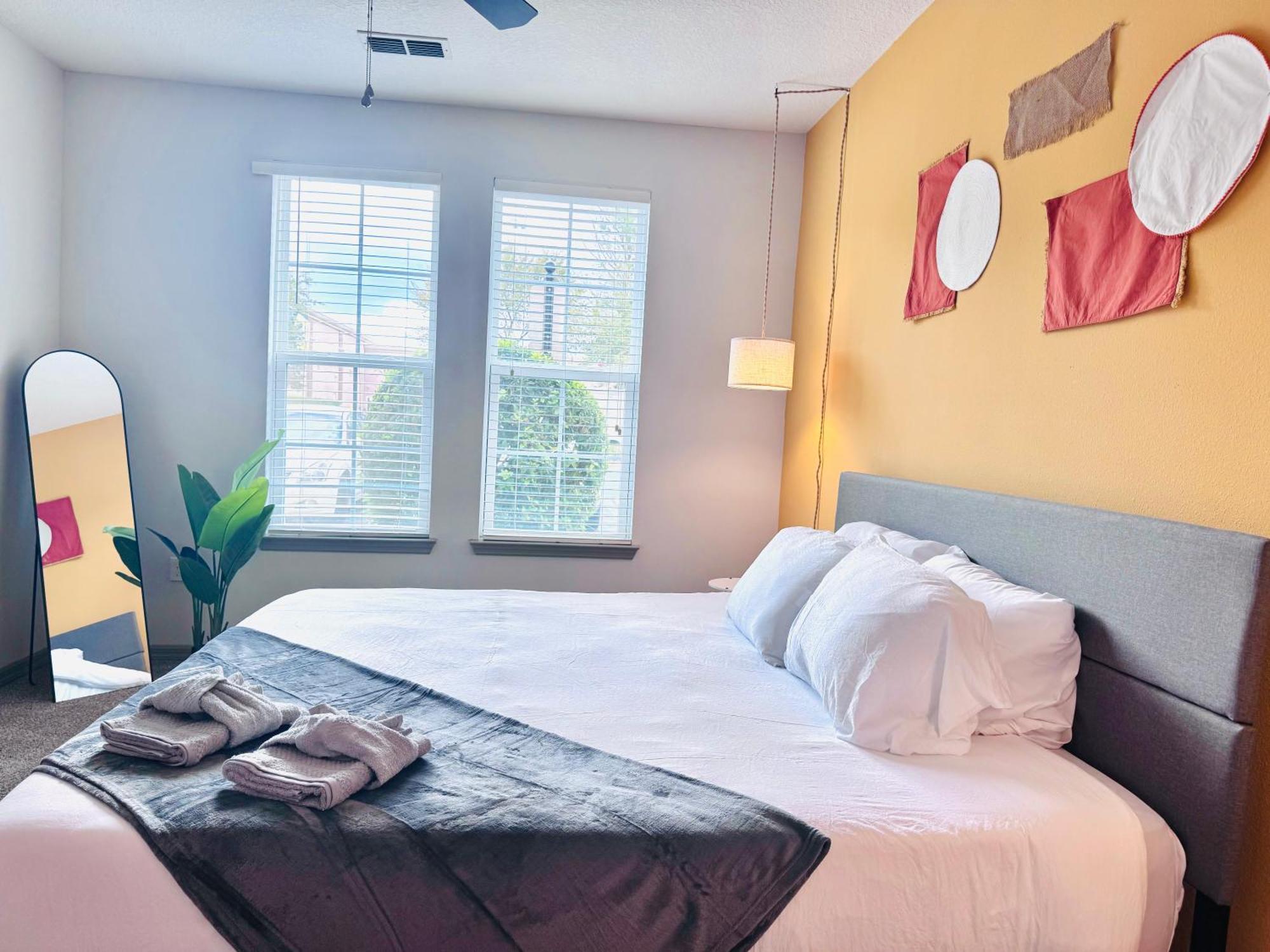 Entire King Bed, Pets Welcome, 15 Min To Parks, Resort-style Amenities *