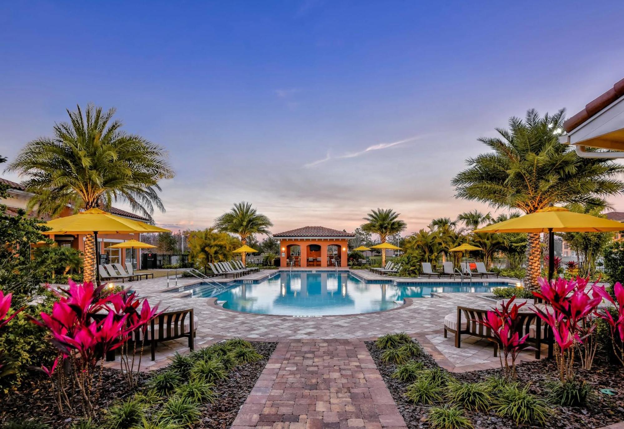 Entire King Bed, Pets Welcome, 15 Min To Parks, Resort-style Amenities Kissimmee