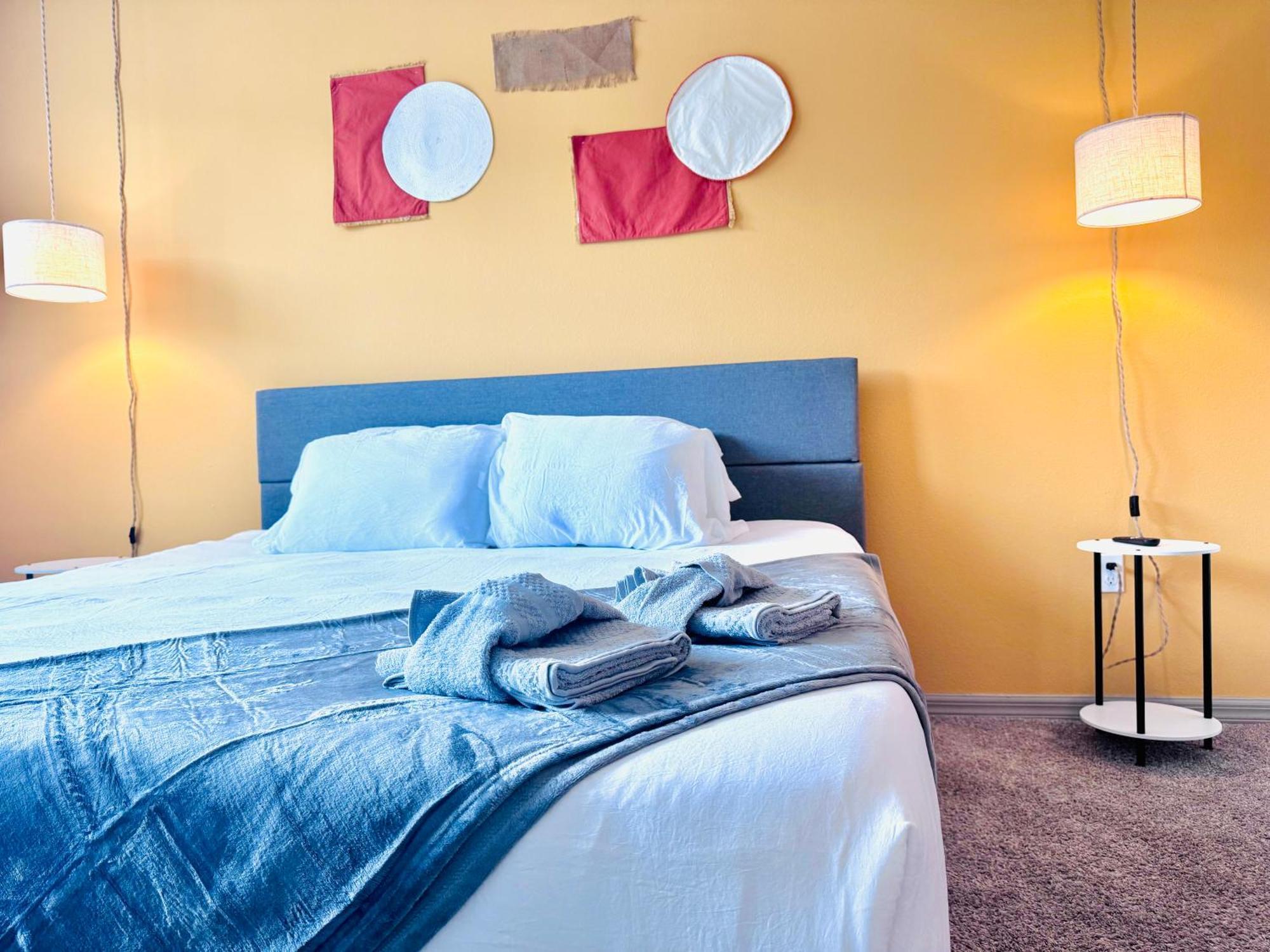 Entire King Bed, Pets Welcome, 15 Min To Parks, Resort-style Amenities *