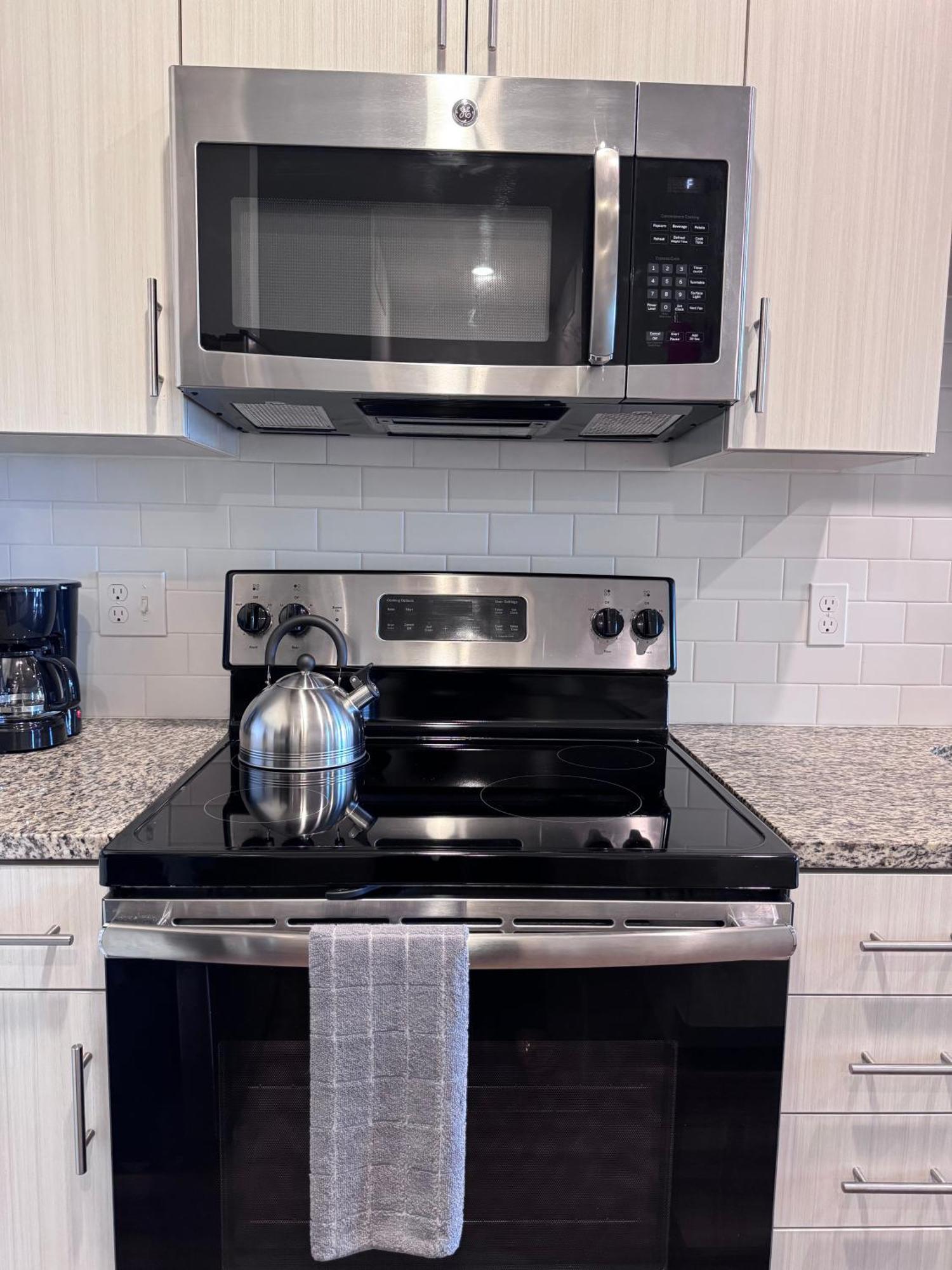 Entire King Bed, Pets Welcome, 15 Min To Parks, Resort-style Amenities * Kissimmee