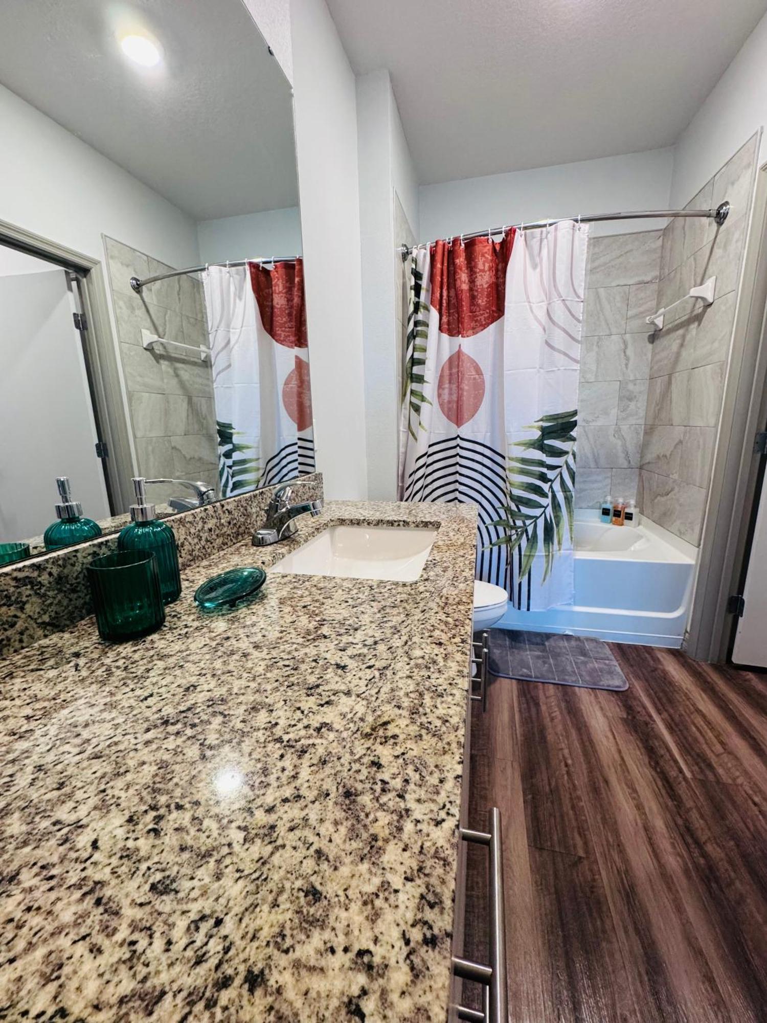 Entire King Bed, Pets Welcome, 15 Min To Parks, Resort-style Amenities Apartamento