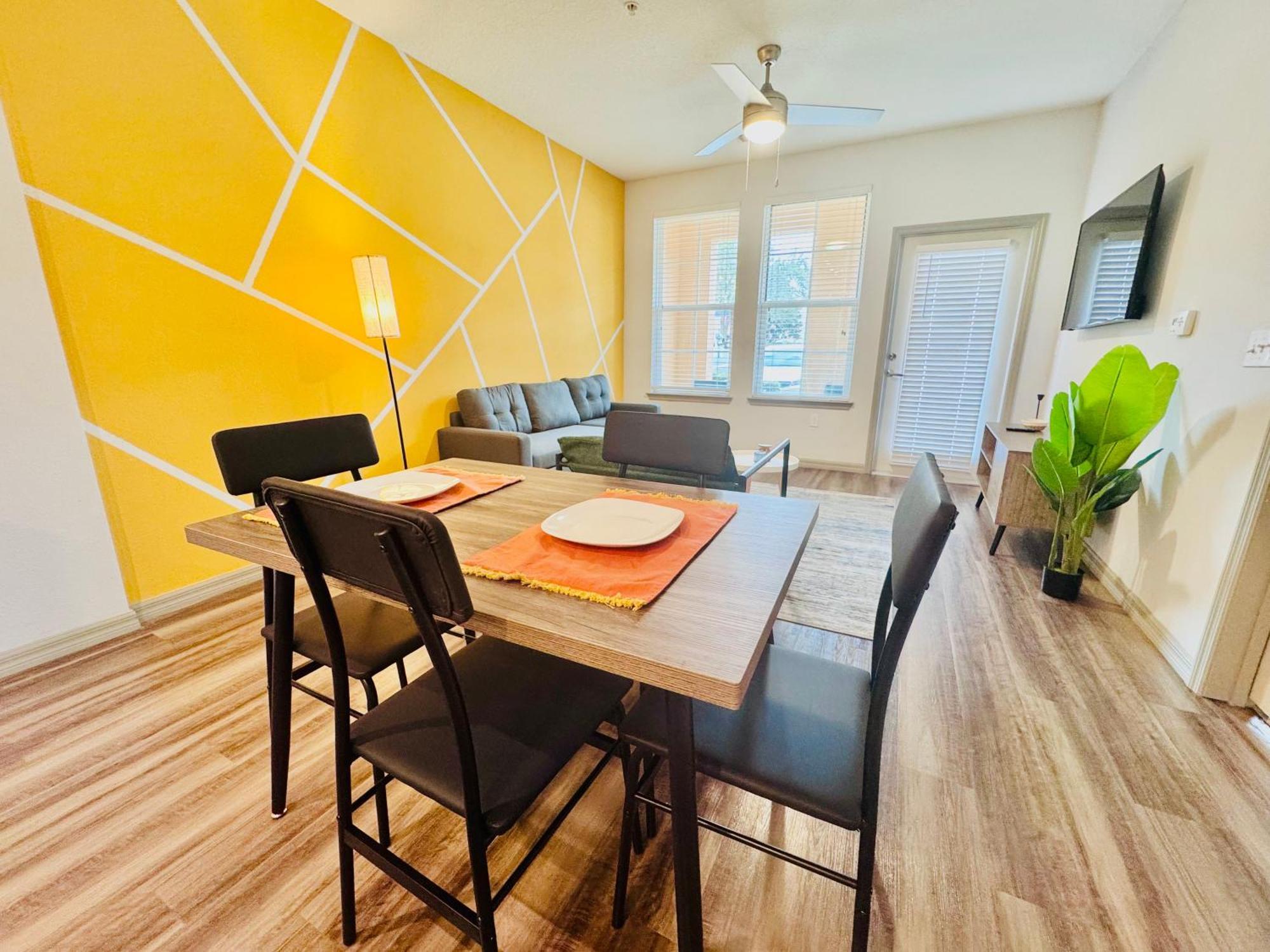 Entire King Bed, Pets Welcome, 15 Min To Parks, Resort-style Amenities Apartamento *